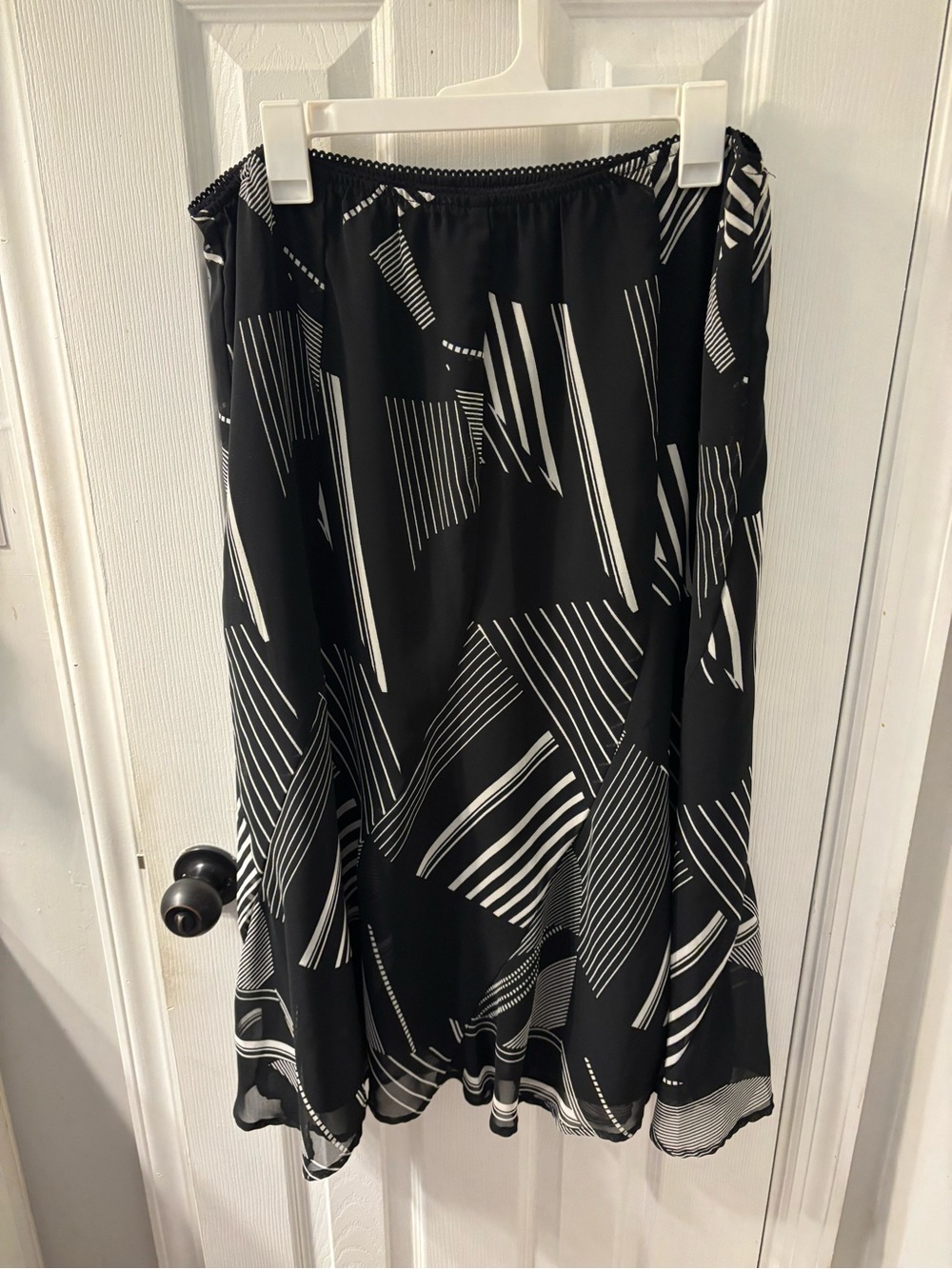 JM Collection Black and White Geometric Midi Skirt